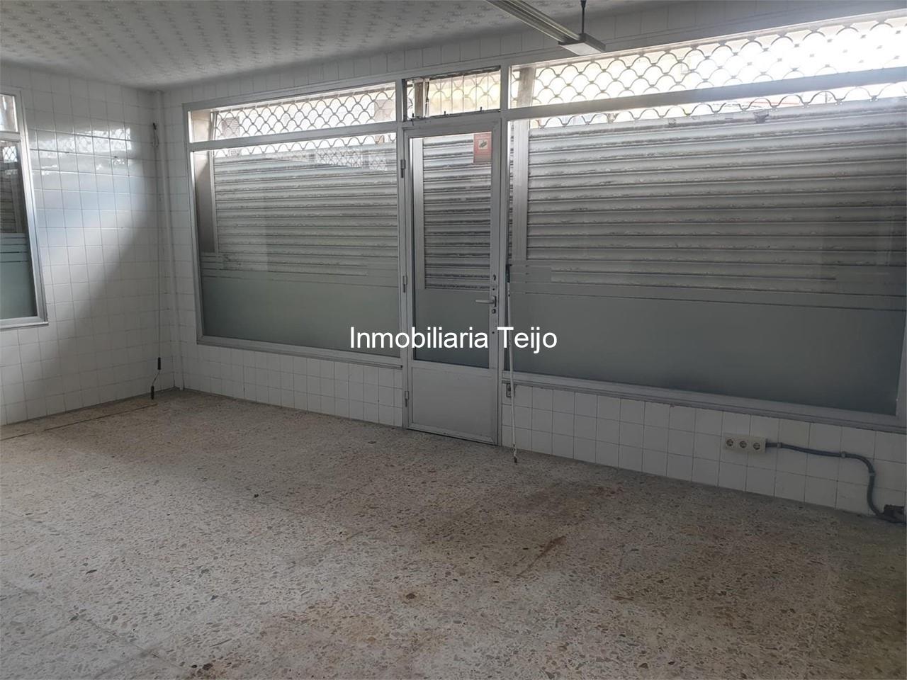 Foto 1 SE VENDE BAJO COMERCIAL EN FREIXEIRO (CON PERMISO PARA VIVIENDA)