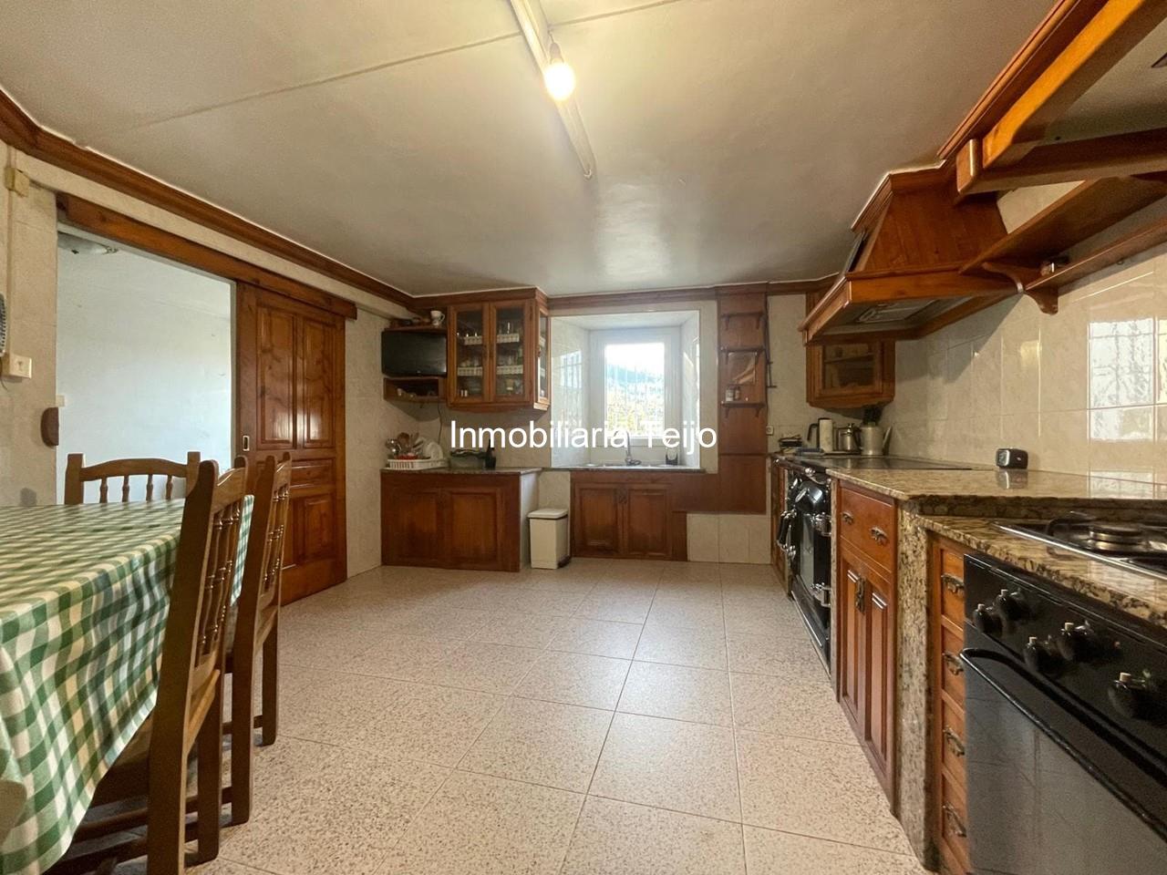 Foto 3 SE VENDE CASA CON FINCA Y BODEGAS EN SAN ROMÁN (CEDEIRA)