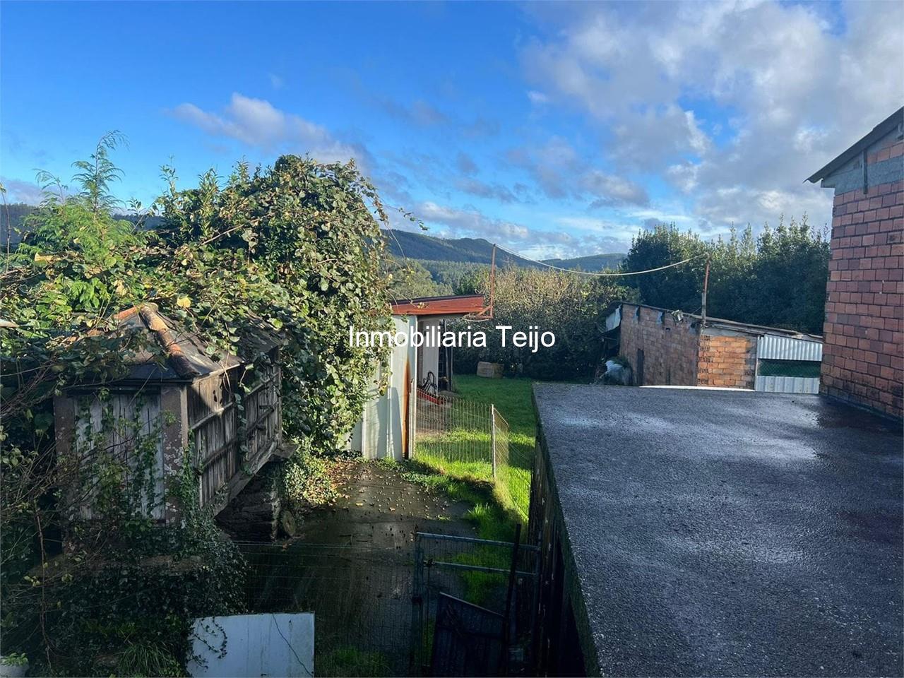 Foto 4 SE VENDE CASA DE PIEDRA PARA RESTAURAR CON FINCA EN SOMOZAS