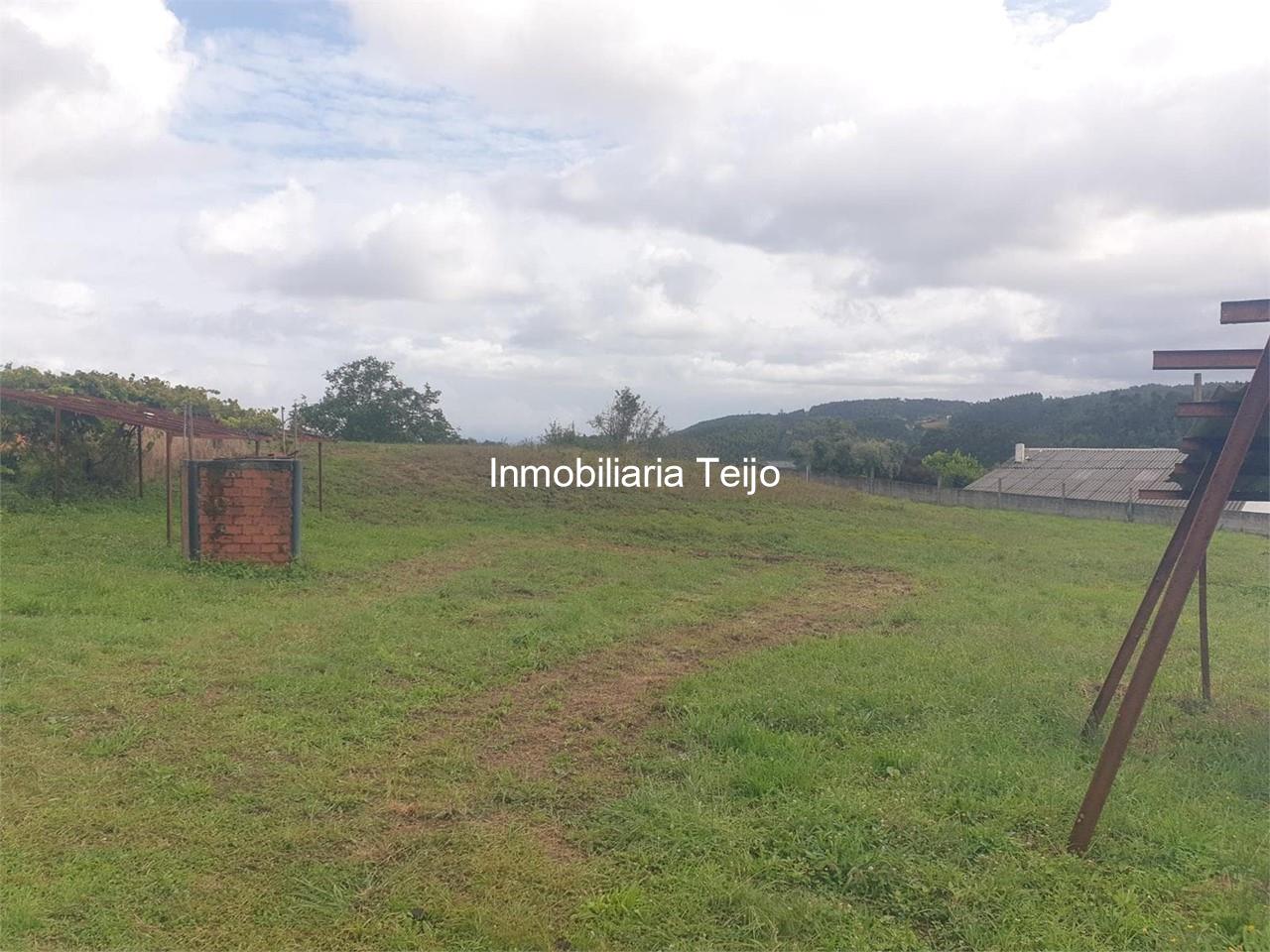 Foto 1 SE VENDE FINCA URBANIZABLE EN VALÓN