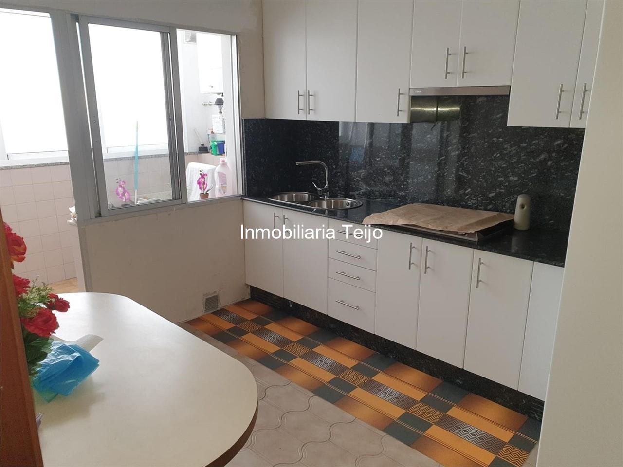 Foto 1 SE VENDE PISO AMPLIO CON CALEFACCION Y VENTANALES CLIMALIT NUEVOS EN FREIXEIRO