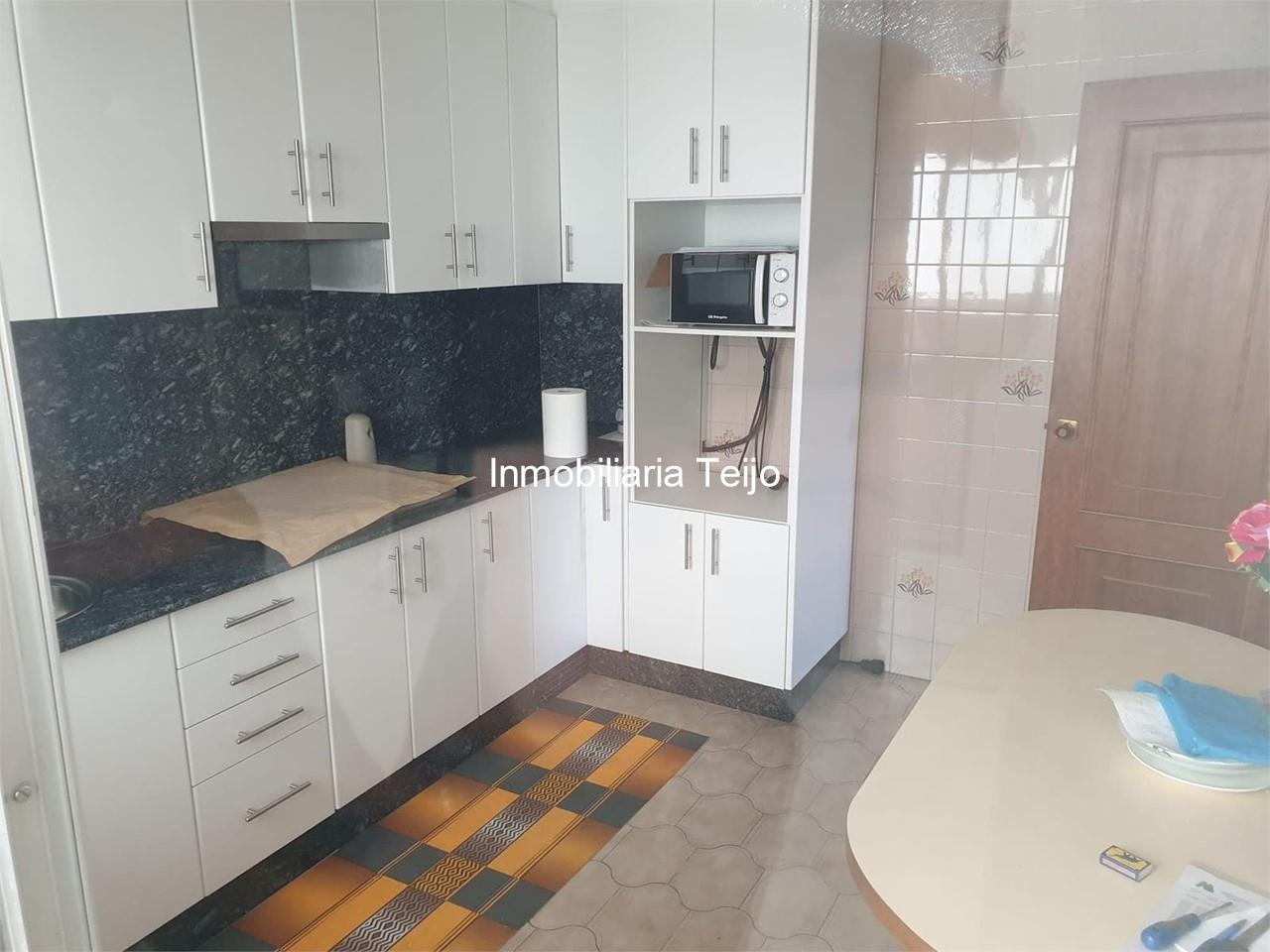 Foto 2 SE VENDE PISO AMPLIO CON CALEFACCION Y VENTANALES CLIMALIT NUEVOS EN FREIXEIRO