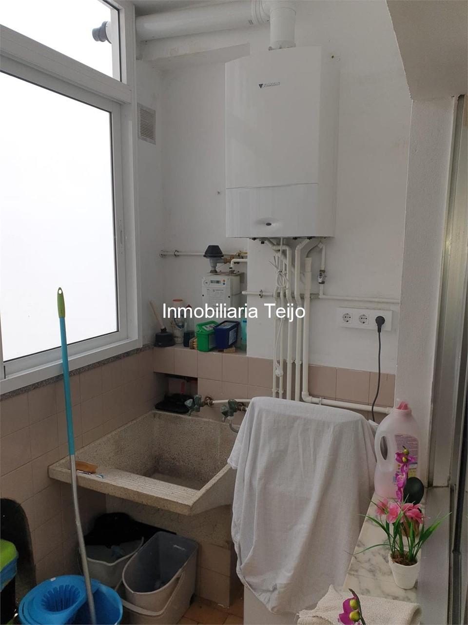 Foto 4 SE VENDE PISO AMPLIO CON CALEFACCION Y VENTANALES CLIMALIT NUEVOS EN FREIXEIRO