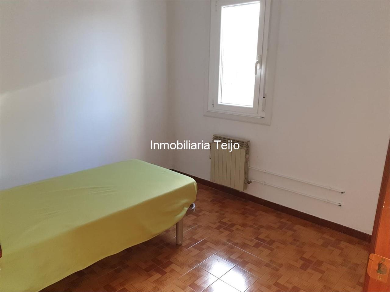 Foto 9 SE VENDE PISO AMPLIO CON CALEFACCION Y VENTANALES CLIMALIT NUEVOS EN FREIXEIRO